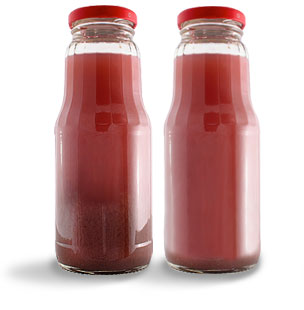 Sok jabłkowo-mailnowy przed i pod odwirowaniu